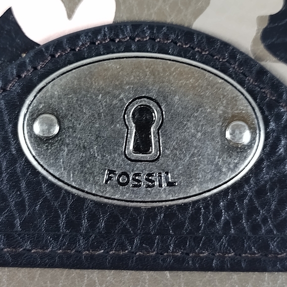 FOSSIL LEATHER MADDOX CLUTCH LEATHER WALLET TAUPE LEATHER WITH SNAP CLOSURE - Picture 2 of 13